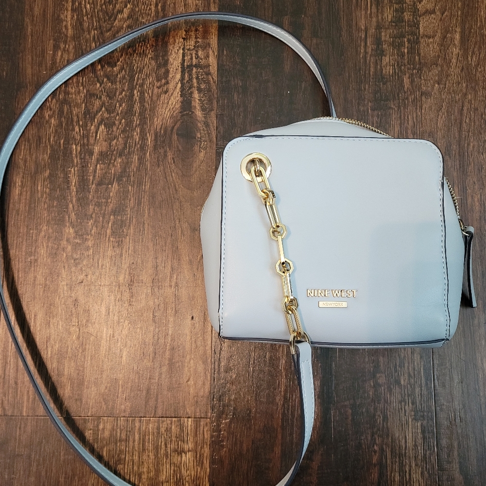 Like new Nine West crossbody bag